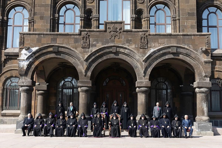 Գերագույն հոգևոր խորհրդի նիստի անհնարինությունը և հայտարարության կեղծիքը