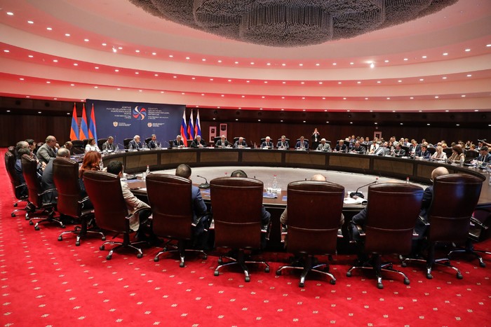 Երևանը վերածվել է մերկասառույցի, իսկ իշխանությունները հրաժարվում են ապահովել արժանապատիվ թոշակ