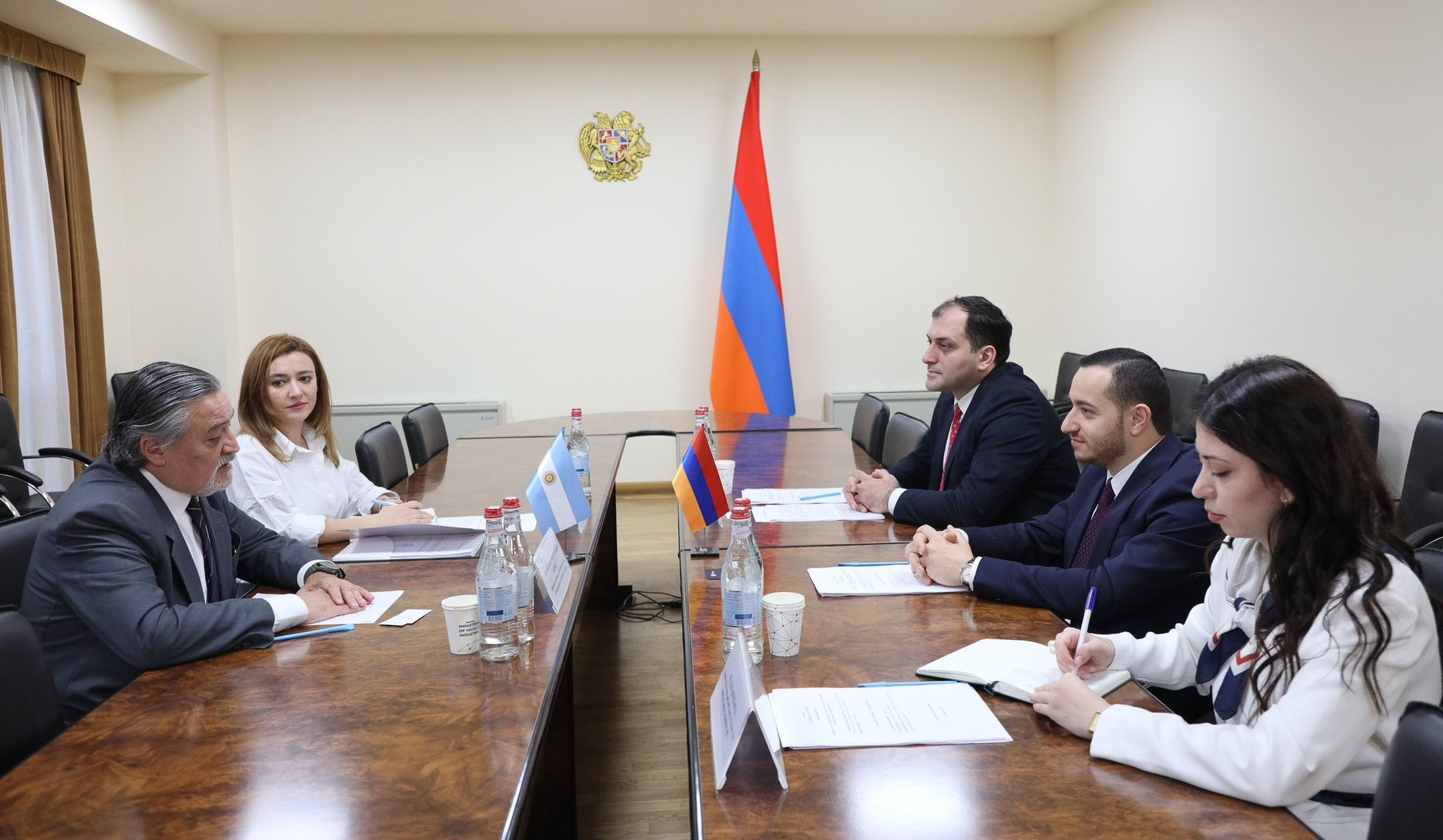 ԲՏԱ նախարարի կենսագրության փոփոխությունները և դրանց հնարավոր պատճառները